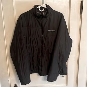 Black men’s size large Columbia puffer jacket. Good shape no rips or tears.